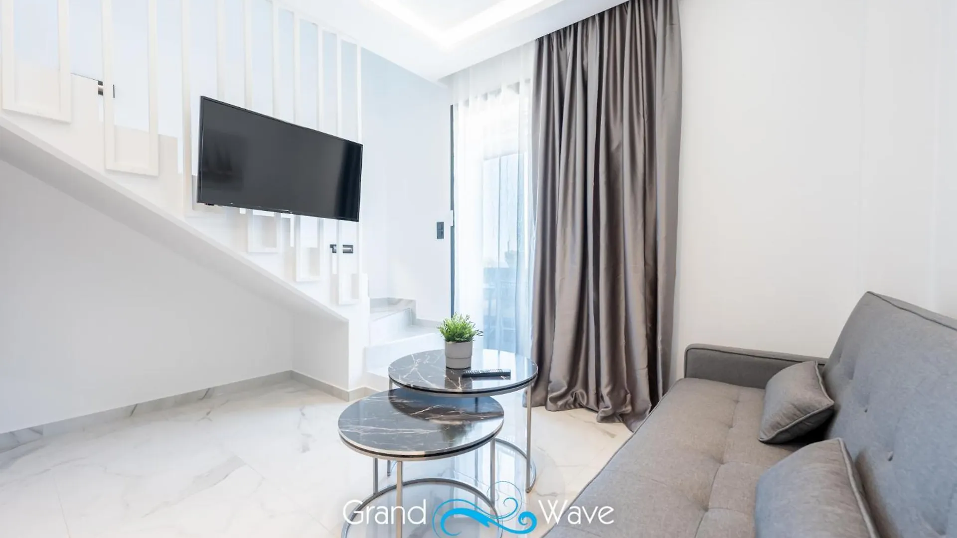 Appartement Grand Wave Luxury Suites Flogita