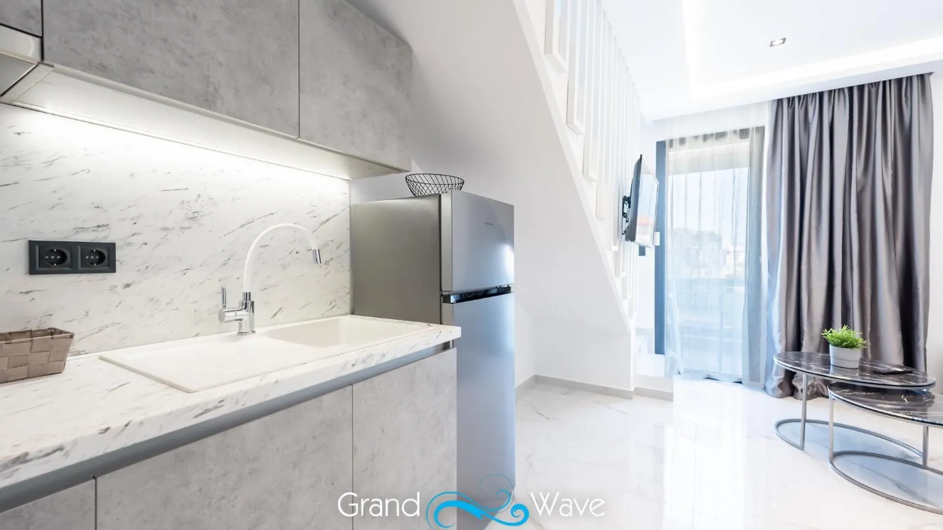 Grand Wave Luxury Suites Flogita Appartement