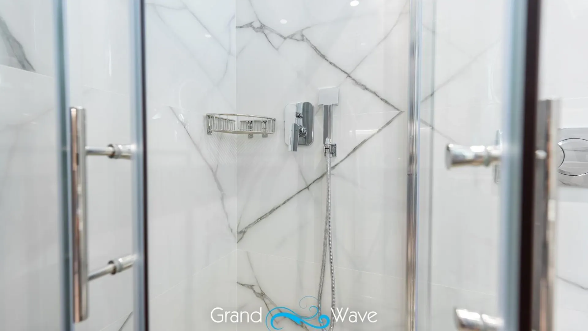Grand Wave Luxury Suites Flogita Griekenland