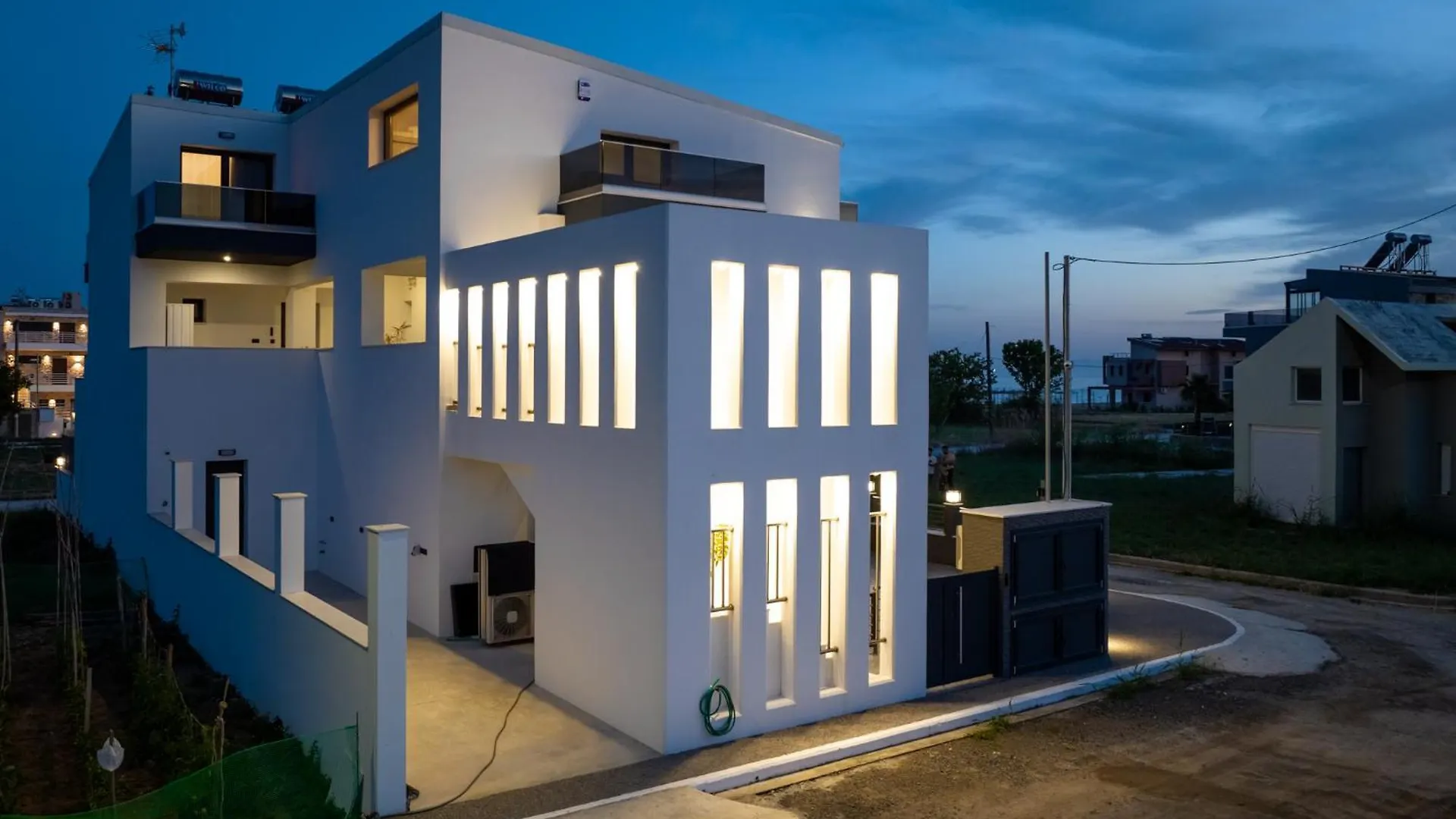 Grand Wave Luxury Suites Flogita 0*,