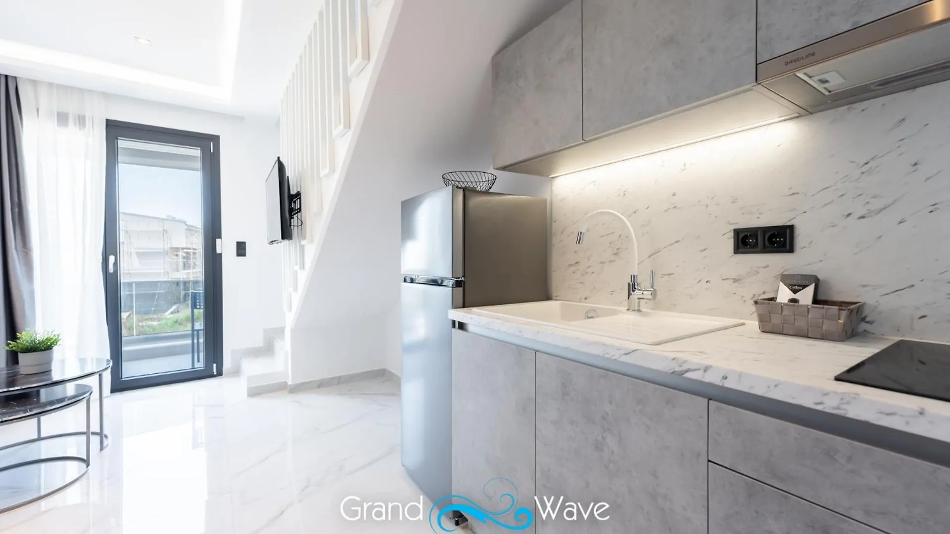 Appartement Grand Wave Luxury Suites Flogita Griekenland