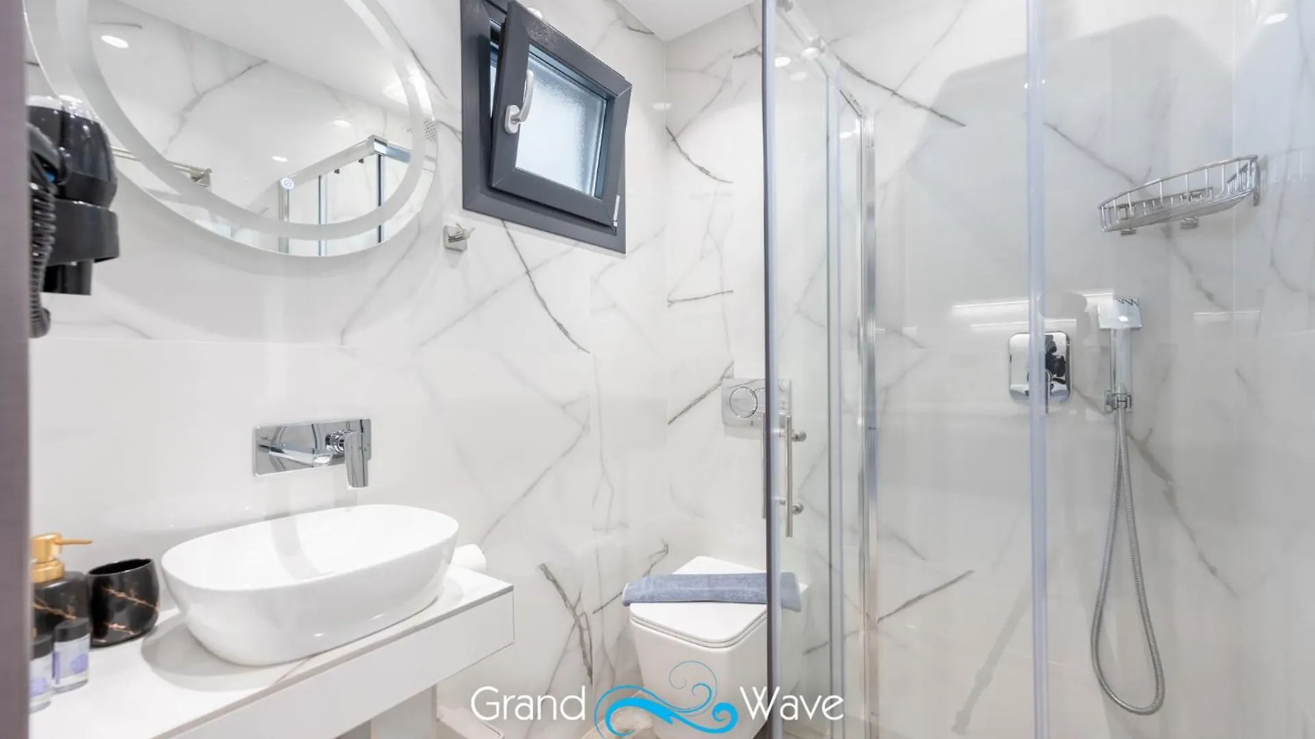 Grand Wave Luxury Suites Flogita Griekenland