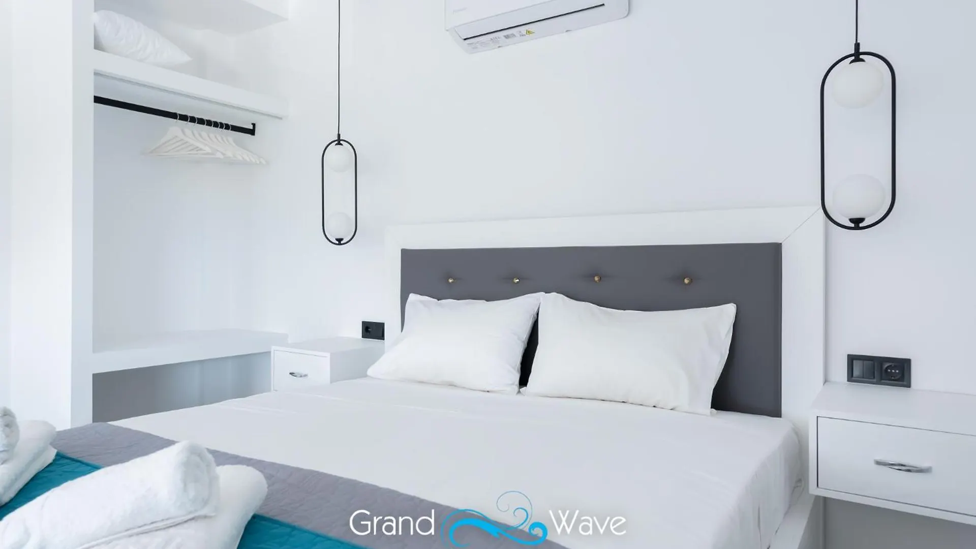 Grand Wave Luxury Suites Flogita