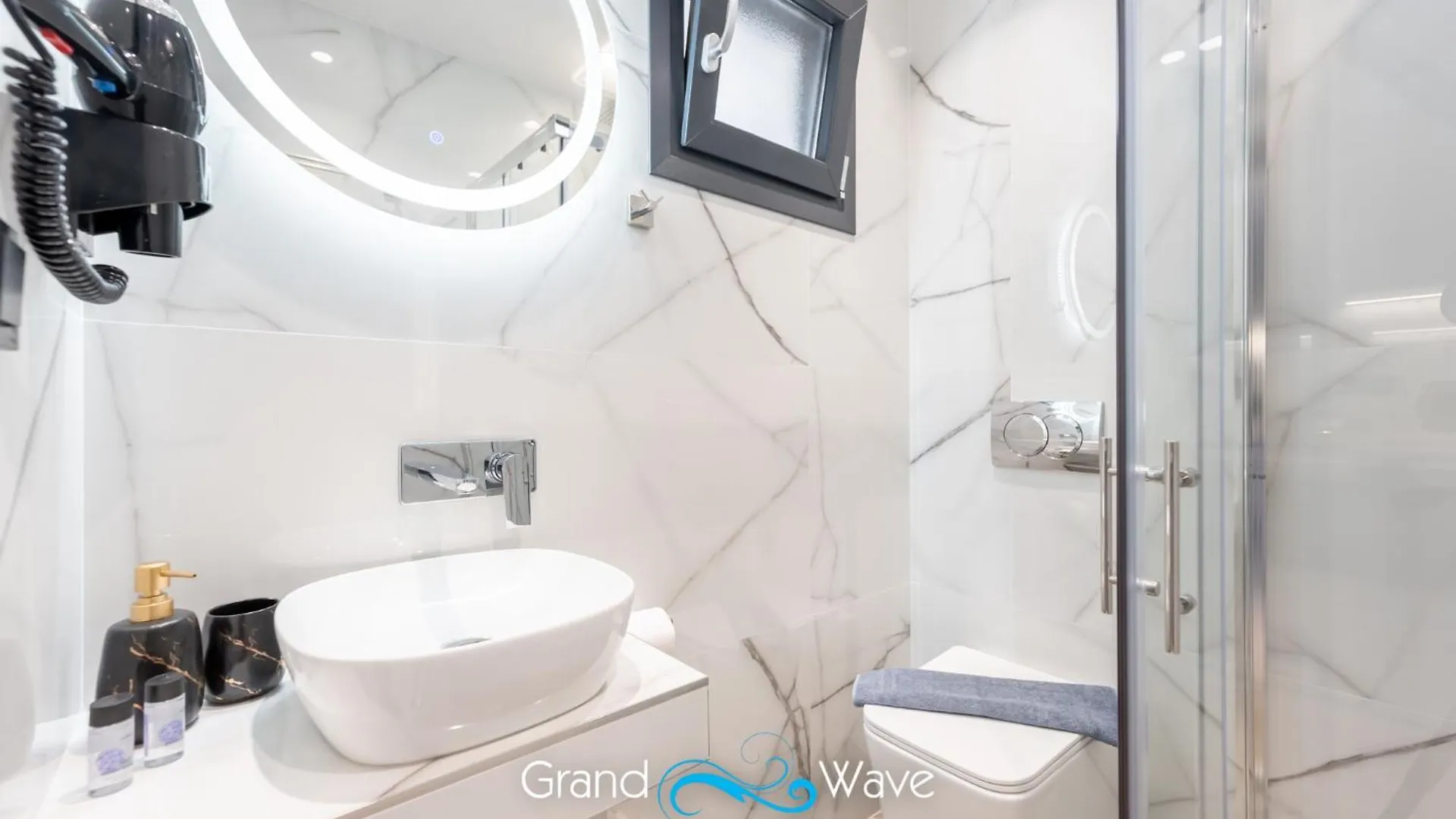 Appartement Grand Wave Luxury Suites Flogita